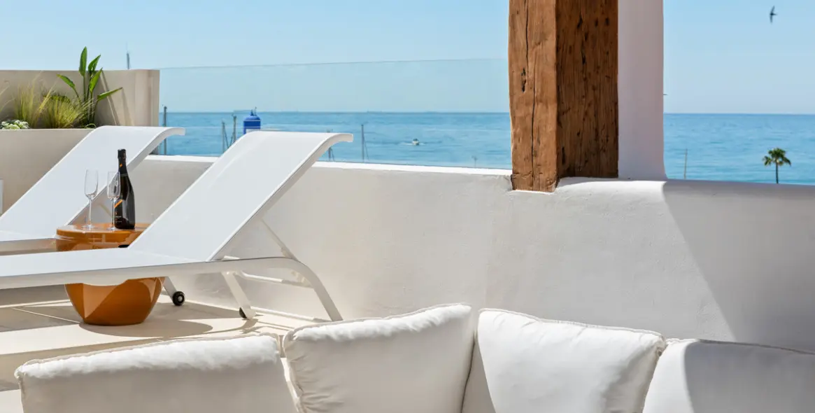 Sale of penthouse duplex in La Duquesa 22