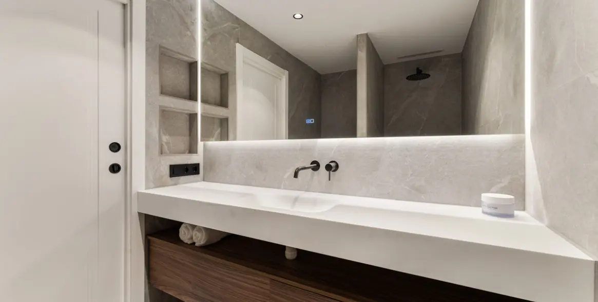 Продажа двухуровневых апартаментов в Benahavís 23