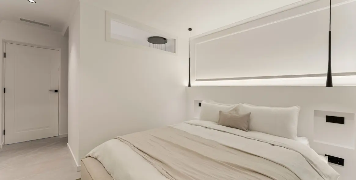 Продажа двухуровневых апартаментов в Benahavís 24