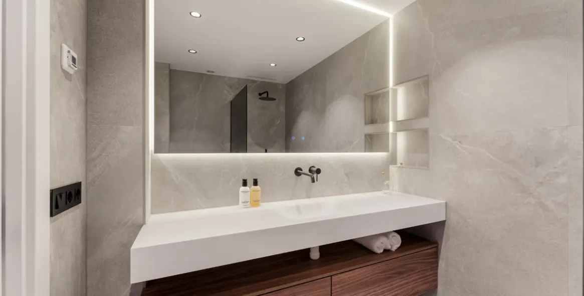 Продажа двухуровневых апартаментов в Benahavís 26