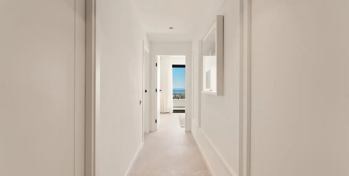 Продажа двухуровневых апартаментов в Benahavís 28