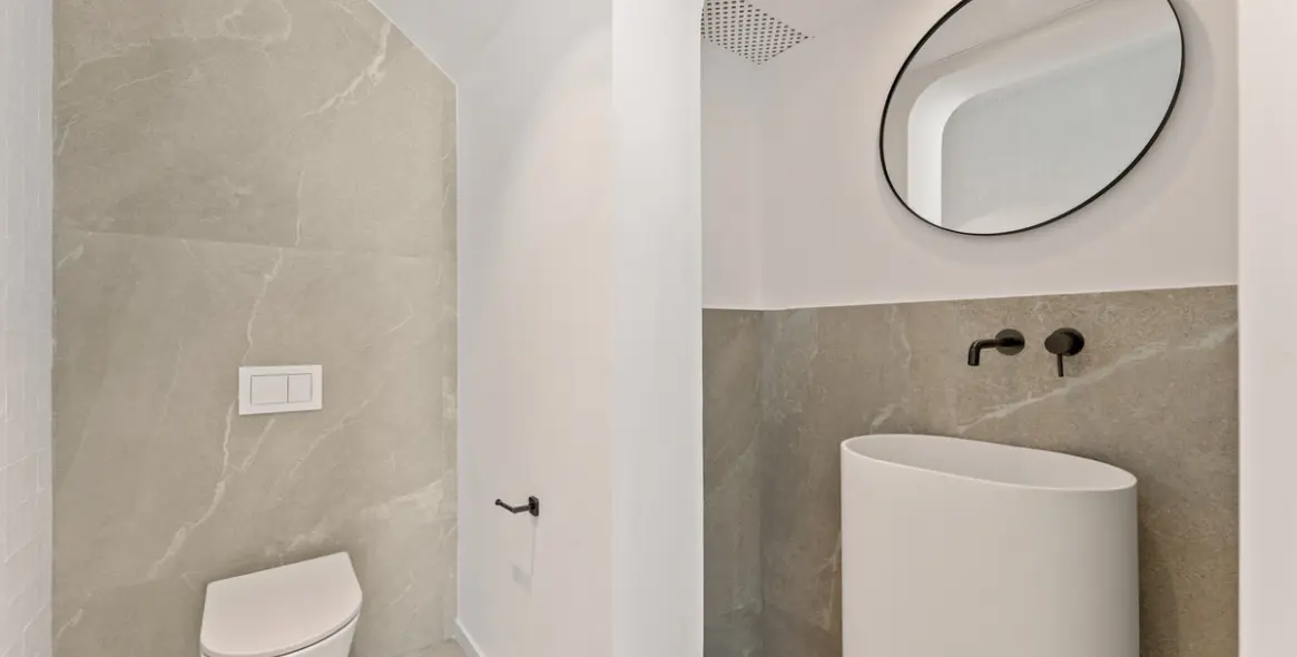 Продажа двухуровневых апартаментов в Benahavís 29