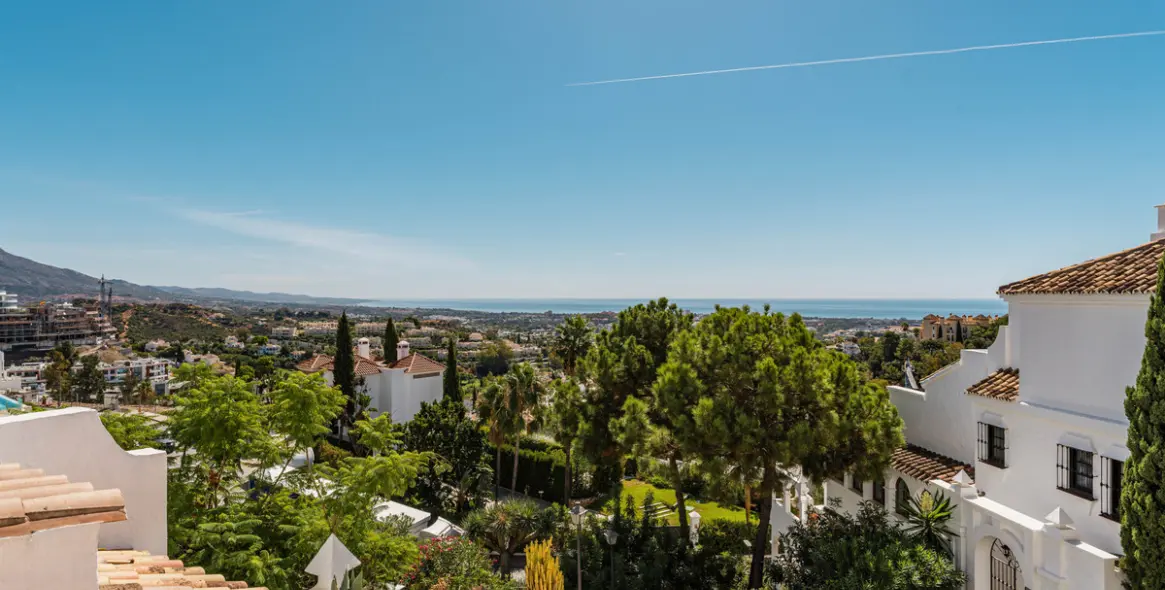 Продажа двухуровневых апартаментов в Benahavís 33