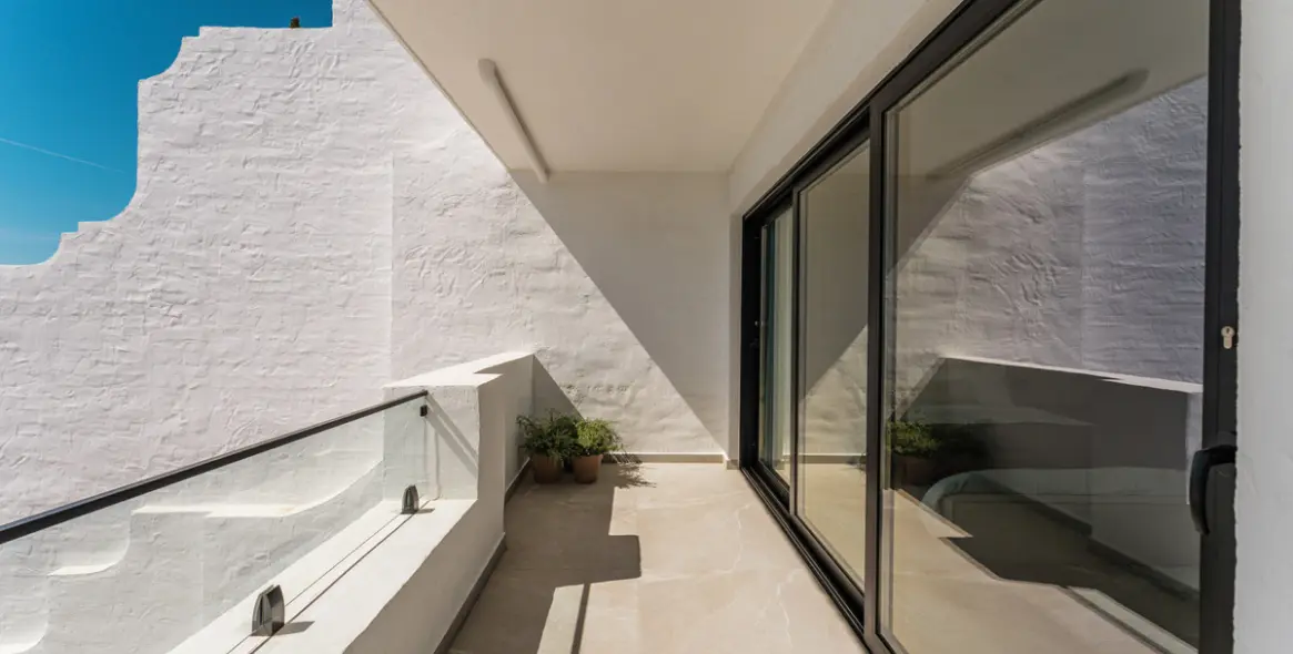 Продажа двухуровневых апартаментов в Benahavís 34