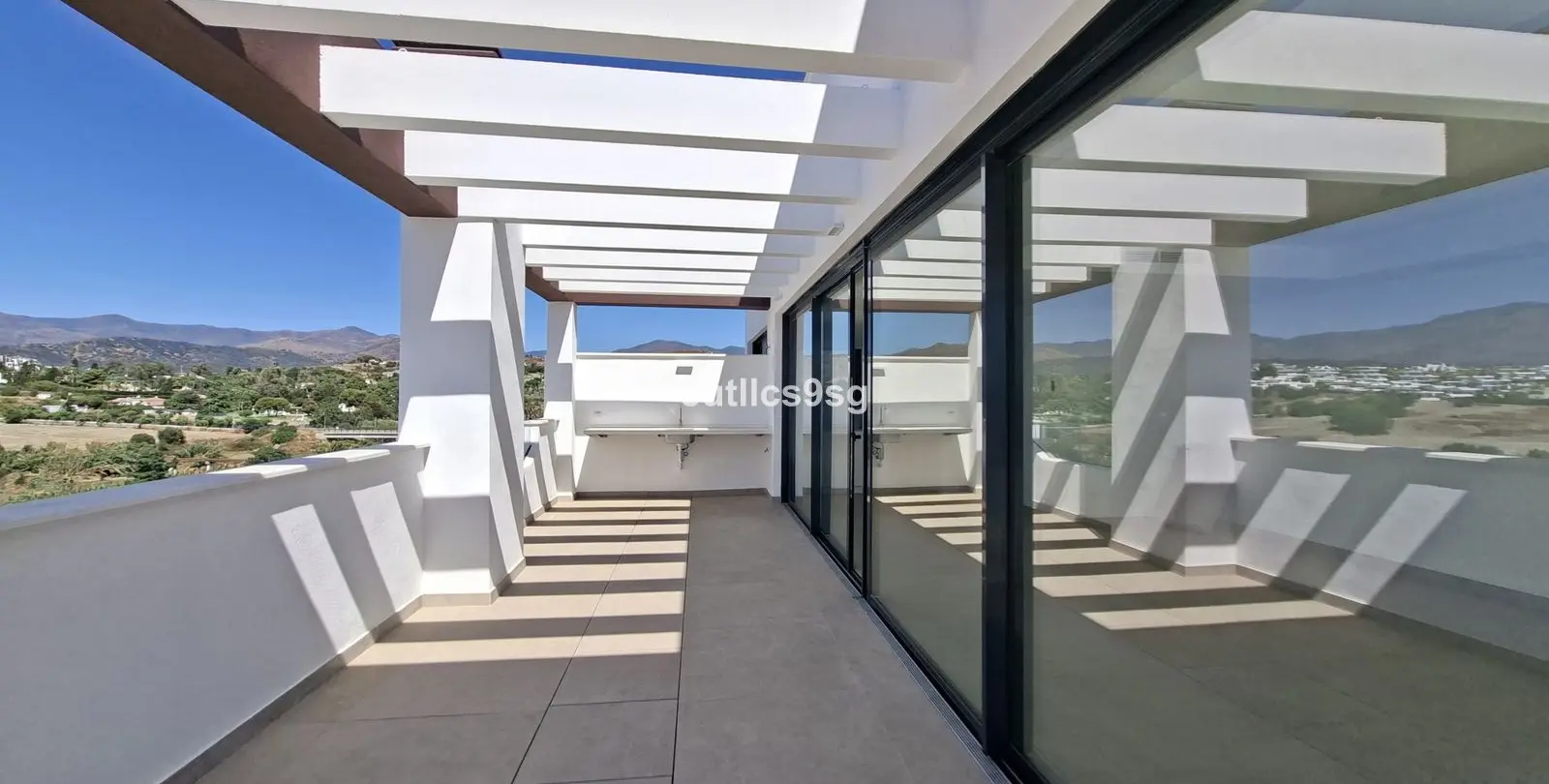 Продажа пентхауса в Estepona 16
