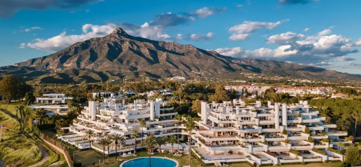 Venta de apartamento en planta media en The Golden Mile 1