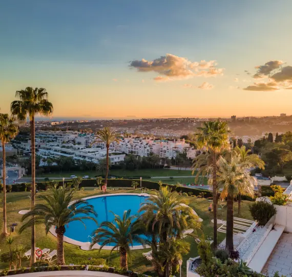 Venta de apartamento en planta media en The Golden Mile