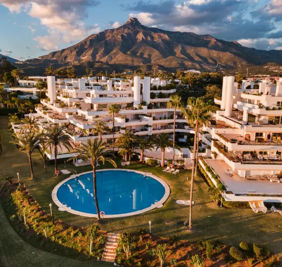 Venta de apartamento en planta media en The Golden Mile