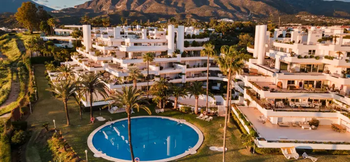 Venta de apartamento en planta media en The Golden Mile 4