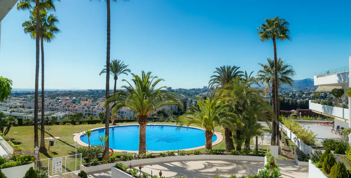 Продажа апартаментов на среднем этаже в The Golden Mile 9