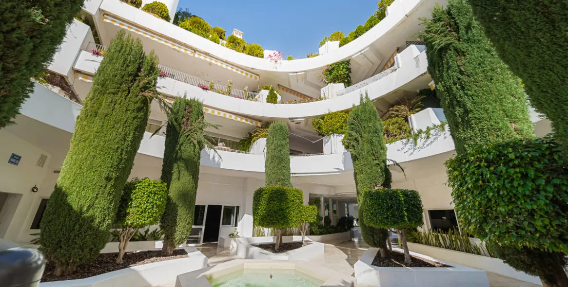 Продажа апартаментов на среднем этаже в The Golden Mile 13