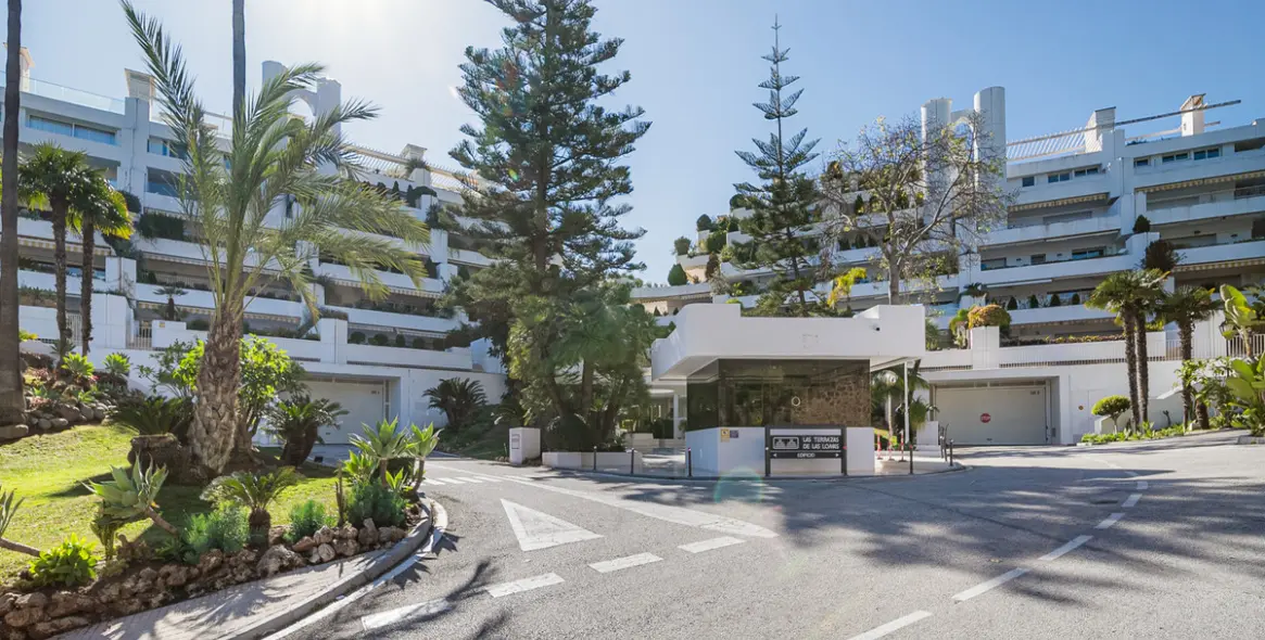 Продажа апартаментов на среднем этаже в The Golden Mile 16