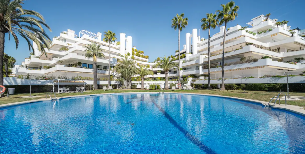 Продажа апартаментов на среднем этаже в The Golden Mile 17