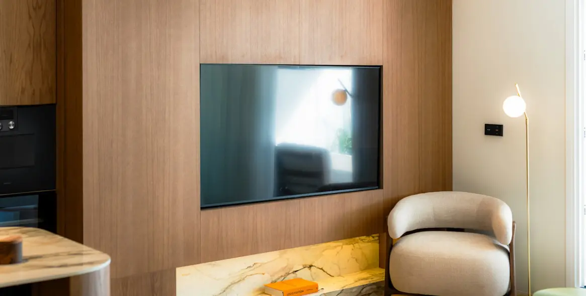Sale of middle floor apartment in The Golden Mile 26
