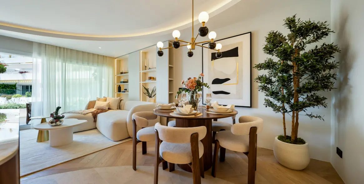 Sale of middle floor apartment in The Golden Mile 30