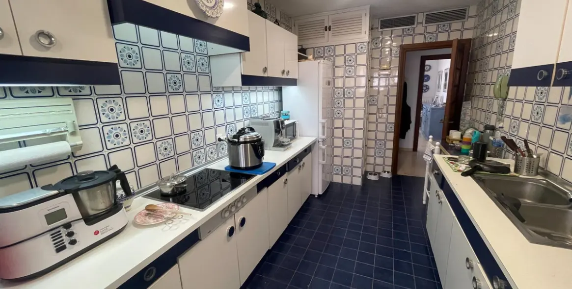 Sale of penthouse in Estepona (district Estepona) 2