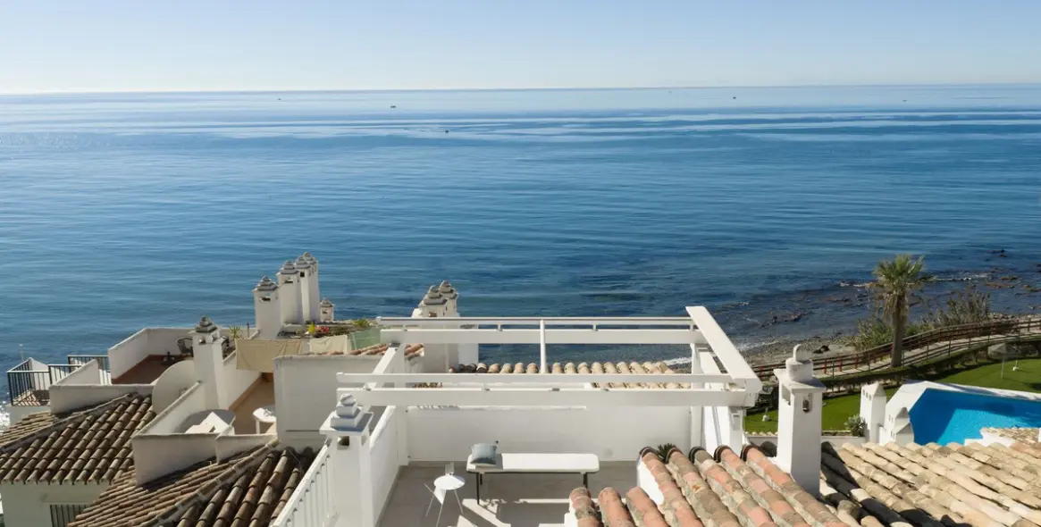 Sale of penthouse duplex in Calahonda 1