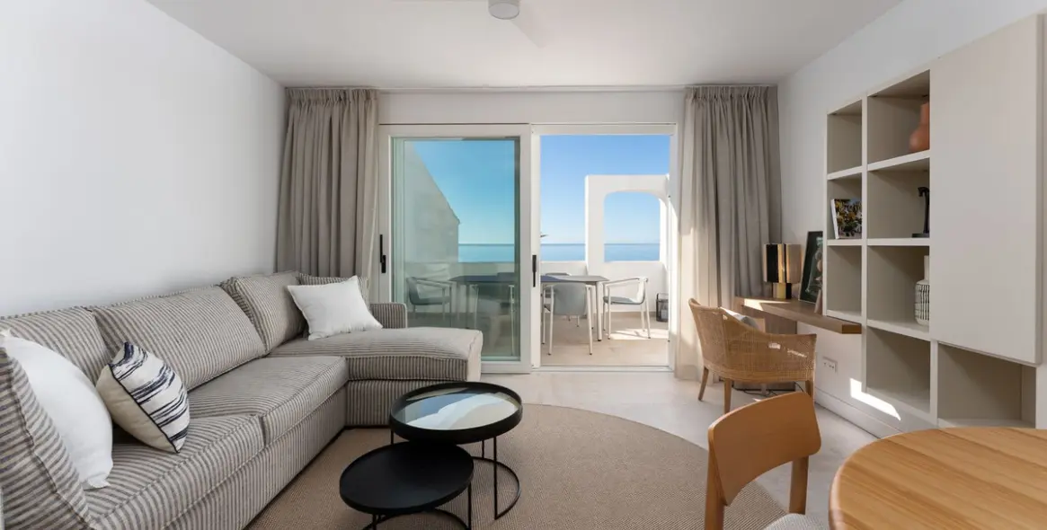 Sale of penthouse duplex in Calahonda 3