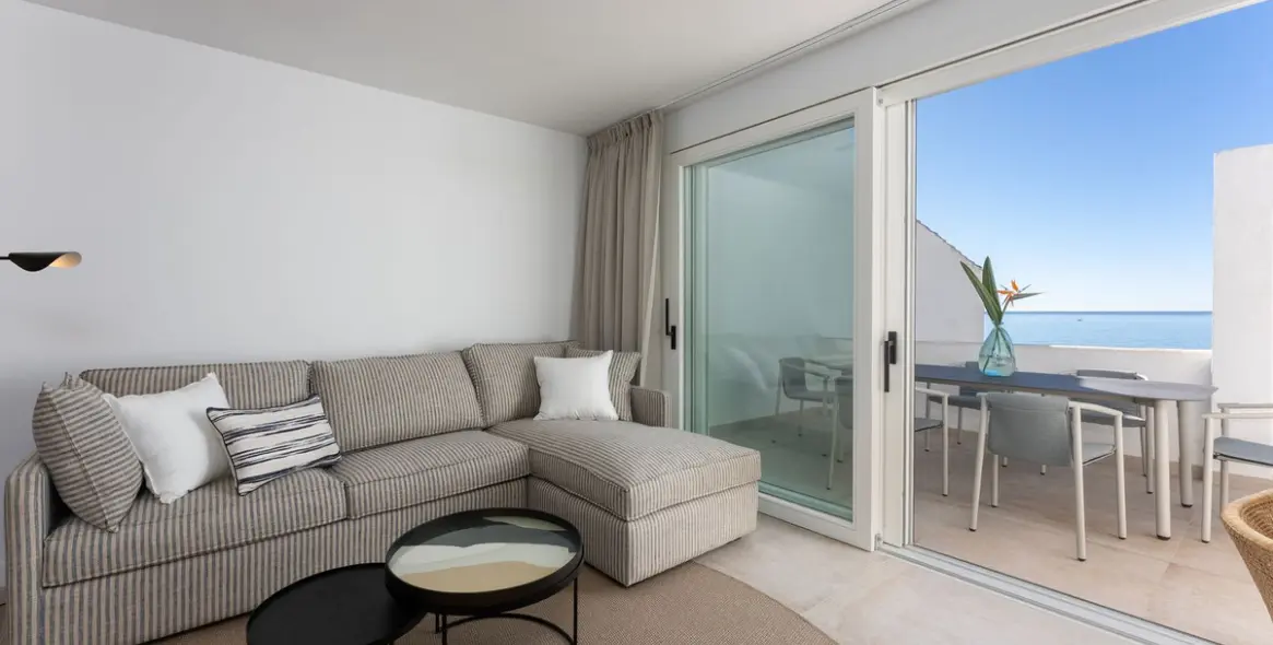 Sale of penthouse duplex in Calahonda 4