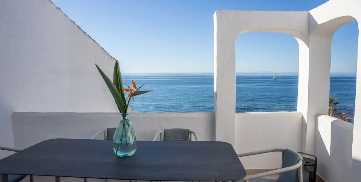 Sale of penthouse duplex in Calahonda 13