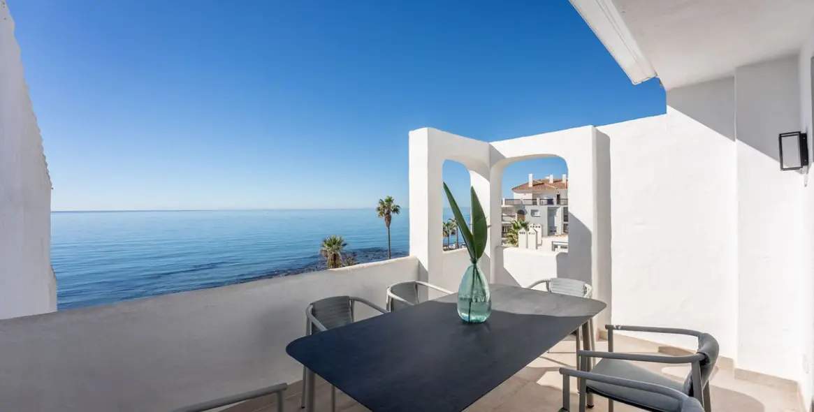 Sale of penthouse duplex in Calahonda 14