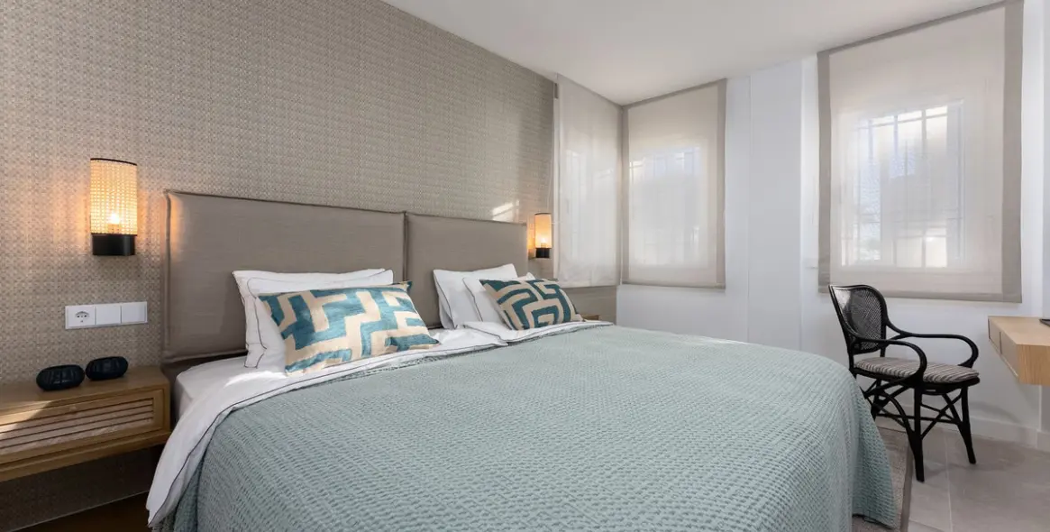 Sale of penthouse duplex in Calahonda 16