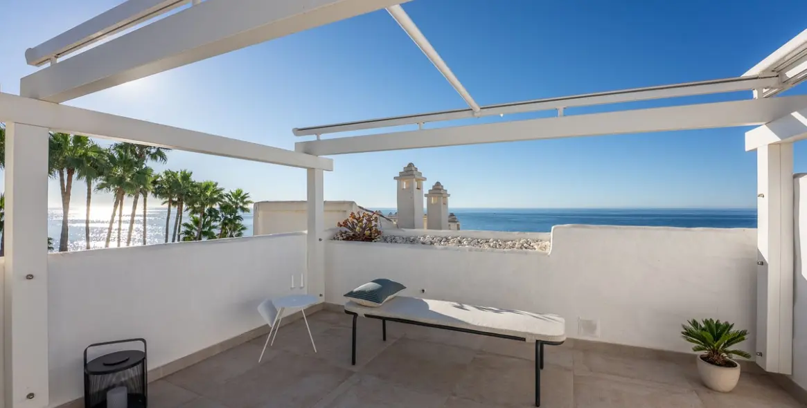 Venta de ático dúplex en Calahonda 27