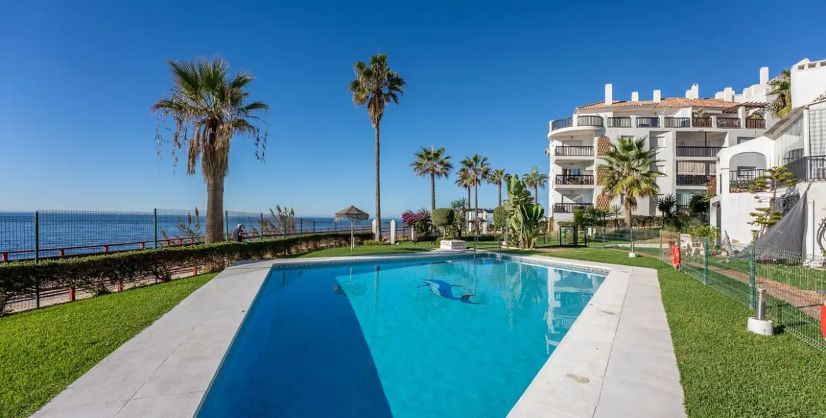 Venta de ático dúplex en Calahonda 30