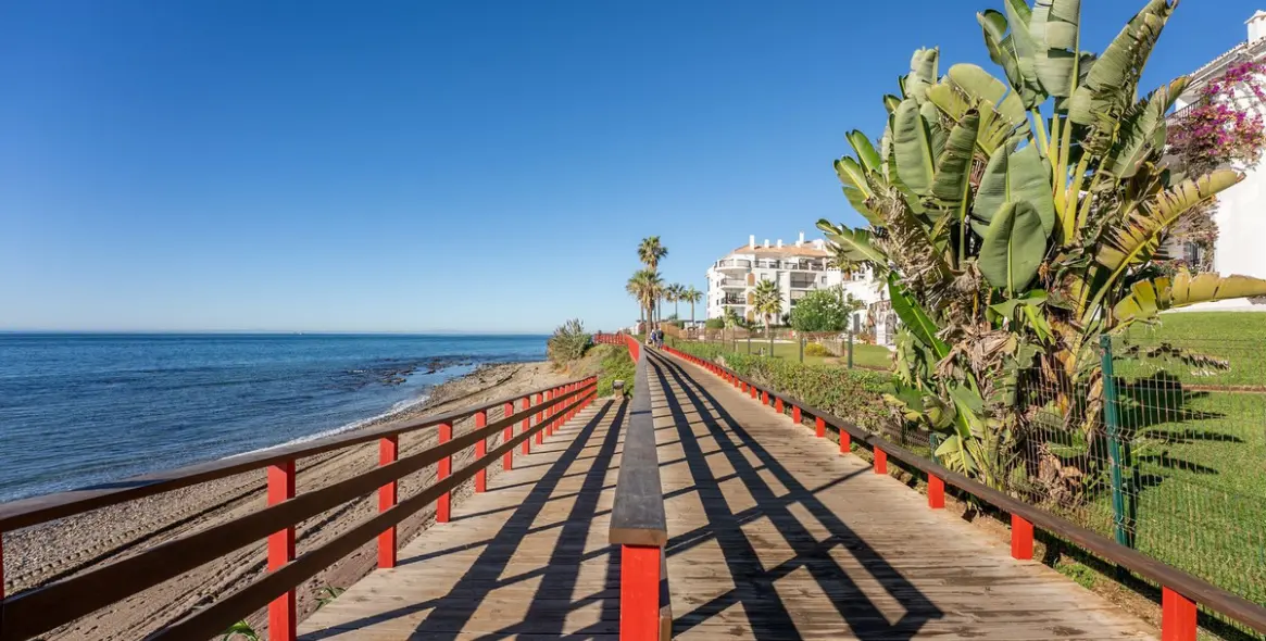 Venta de ático dúplex en Calahonda 32