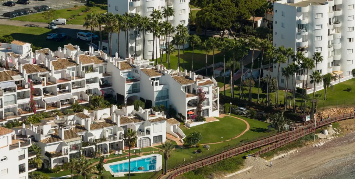 Venta de ático dúplex en Calahonda 38