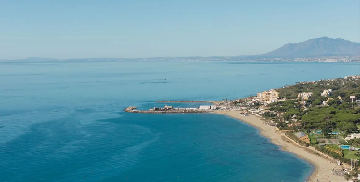 Venta de ático dúplex en Calahonda 48