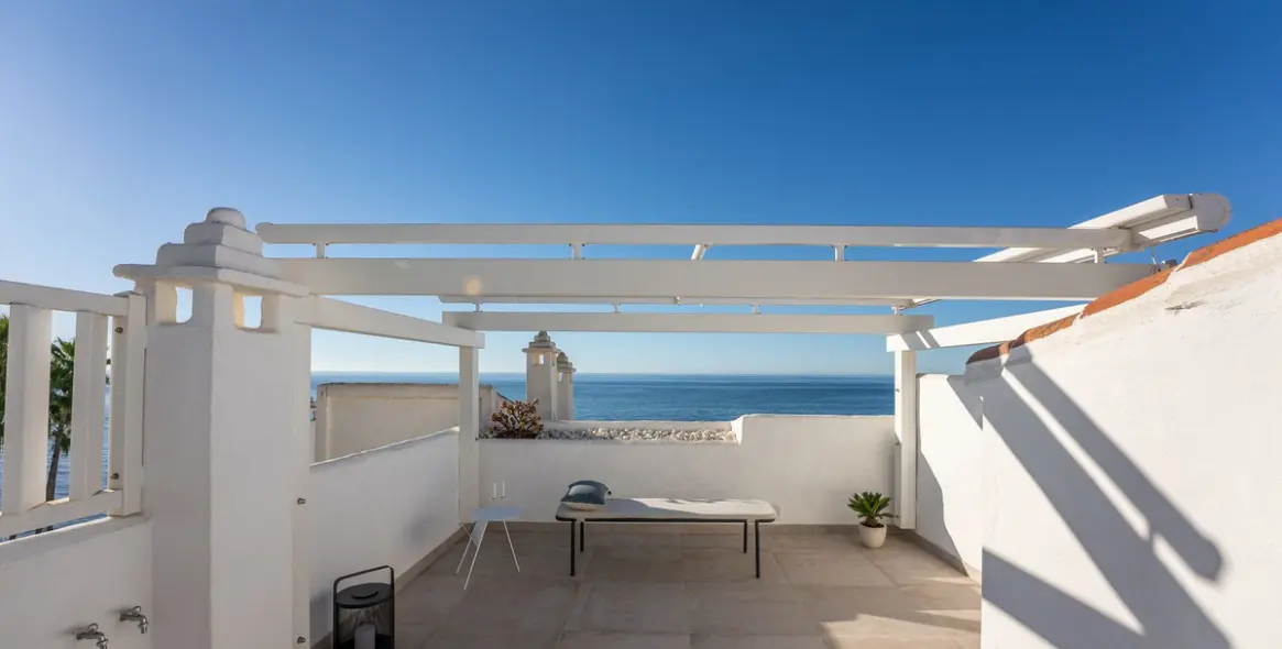 Sale of penthouse duplex in Calahonda 26