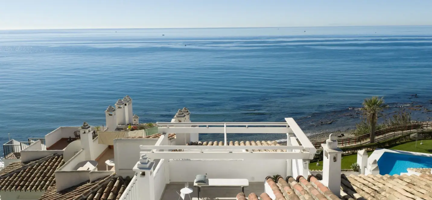 Sale of penthouse duplex in Calahonda 0