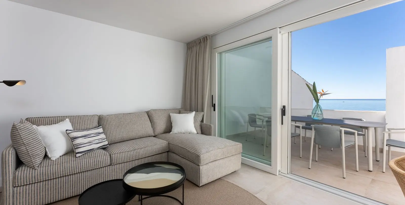 Sale of penthouse duplex in Calahonda 4