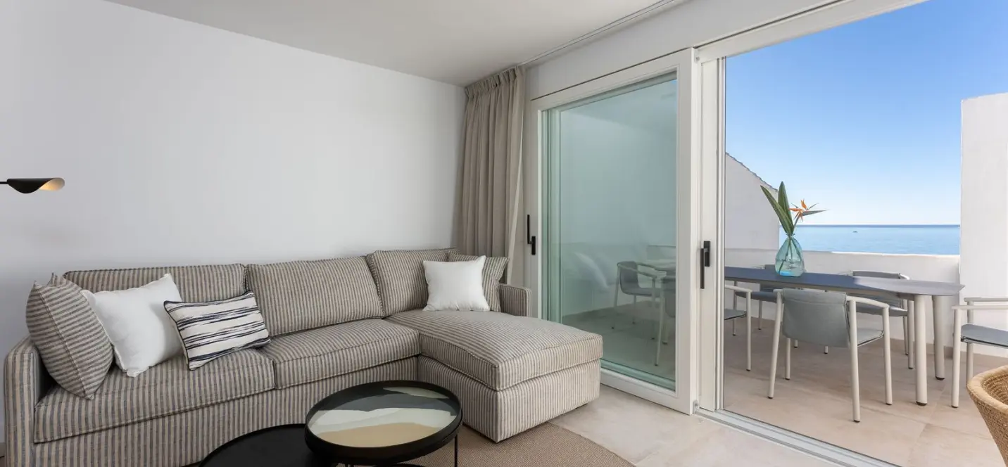 Sale of penthouse duplex in Calahonda 3