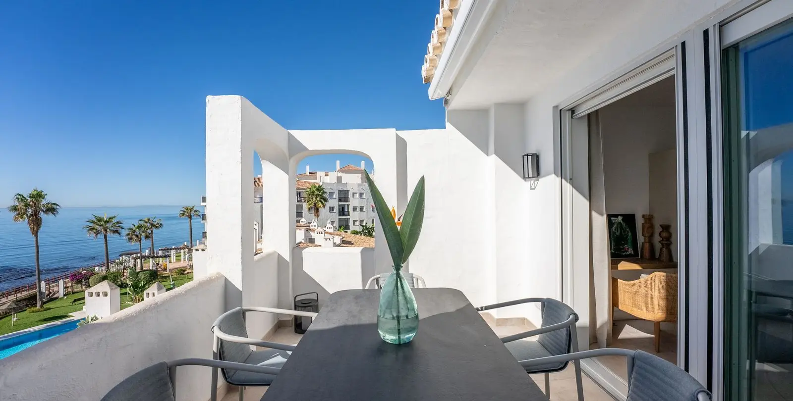 Sale of penthouse duplex in Calahonda 11