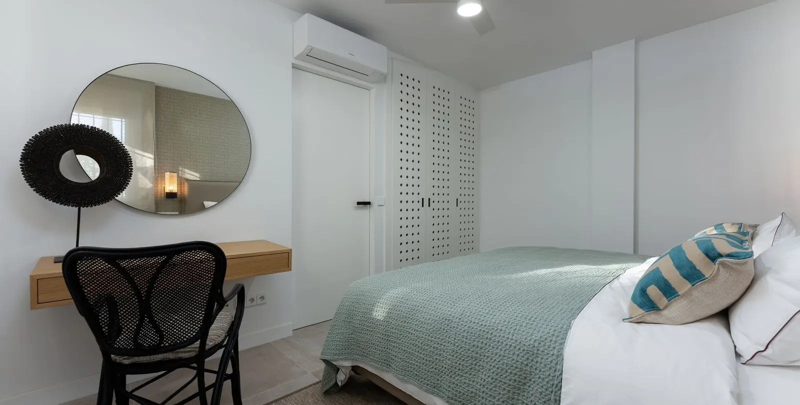 Sale of penthouse duplex in Calahonda 18