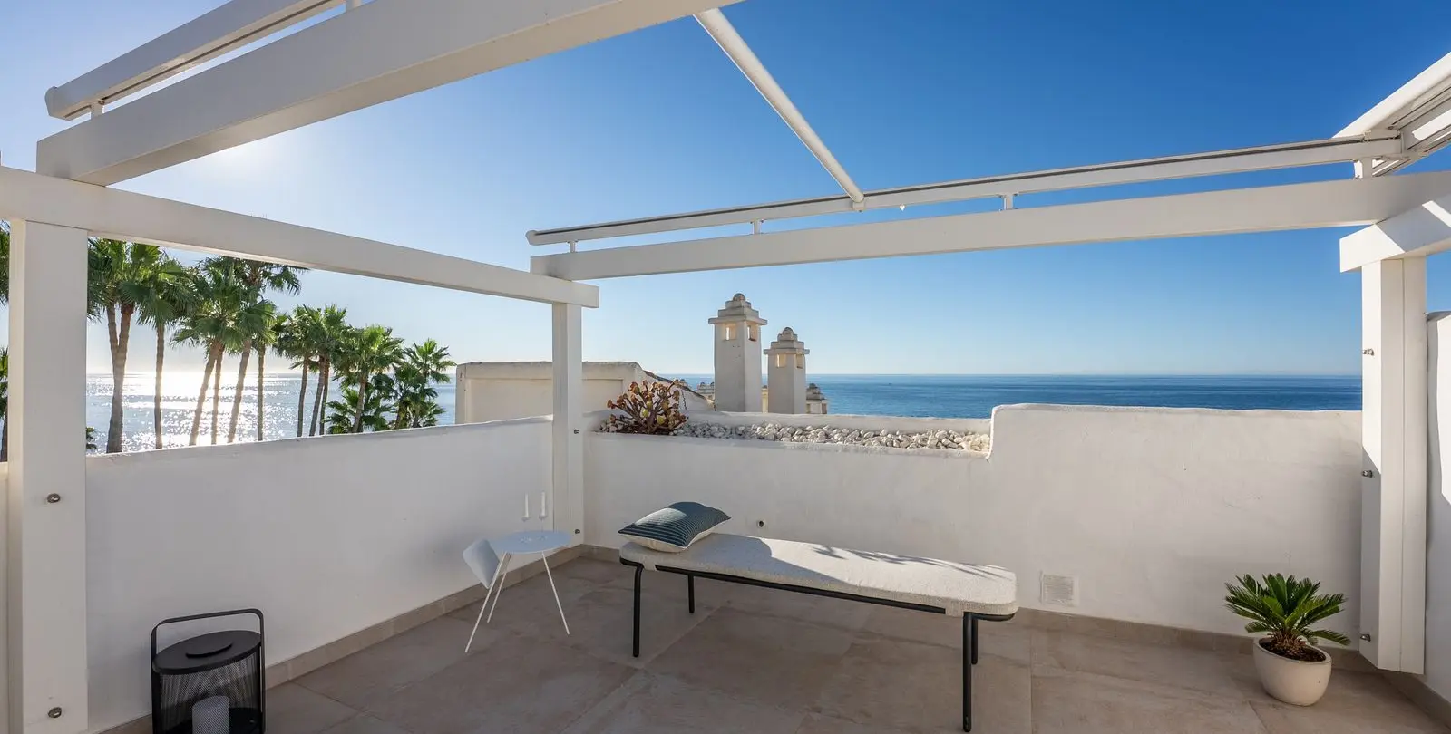 Sale of penthouse duplex in Calahonda 27