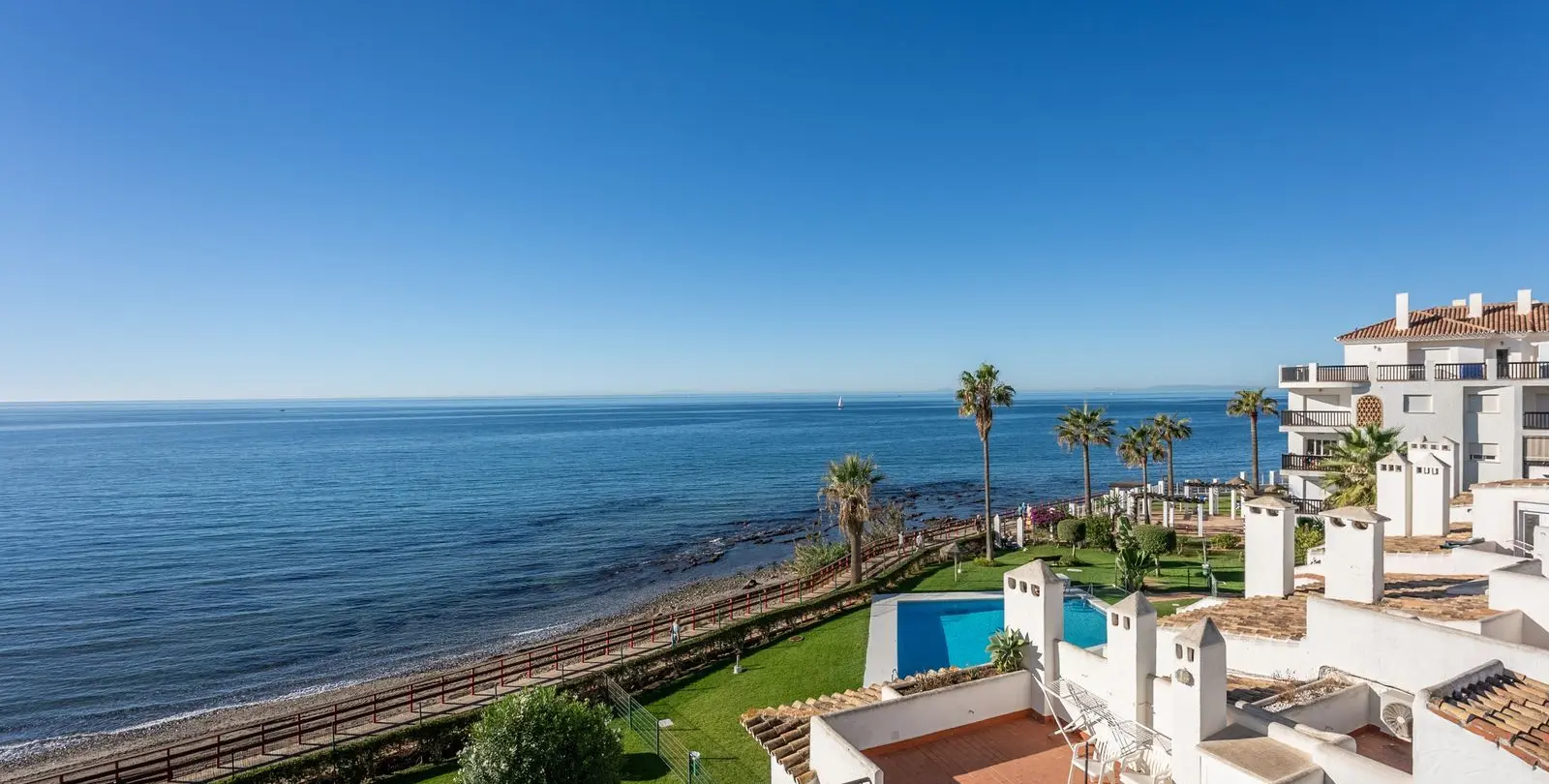 Sale of penthouse duplex in Calahonda 28