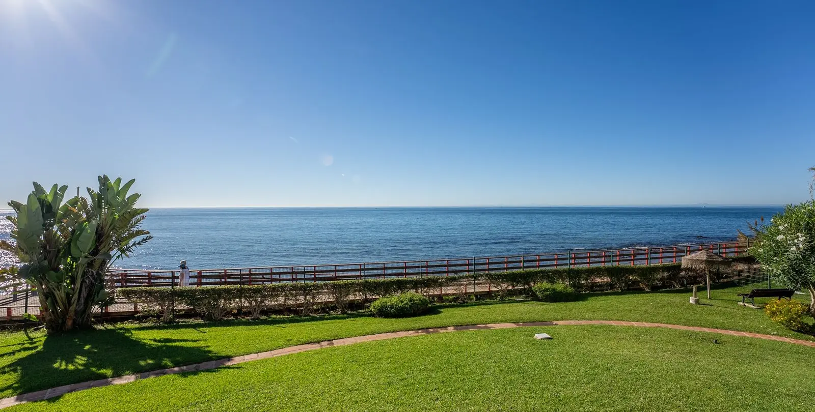 Sale of penthouse duplex in Calahonda 29