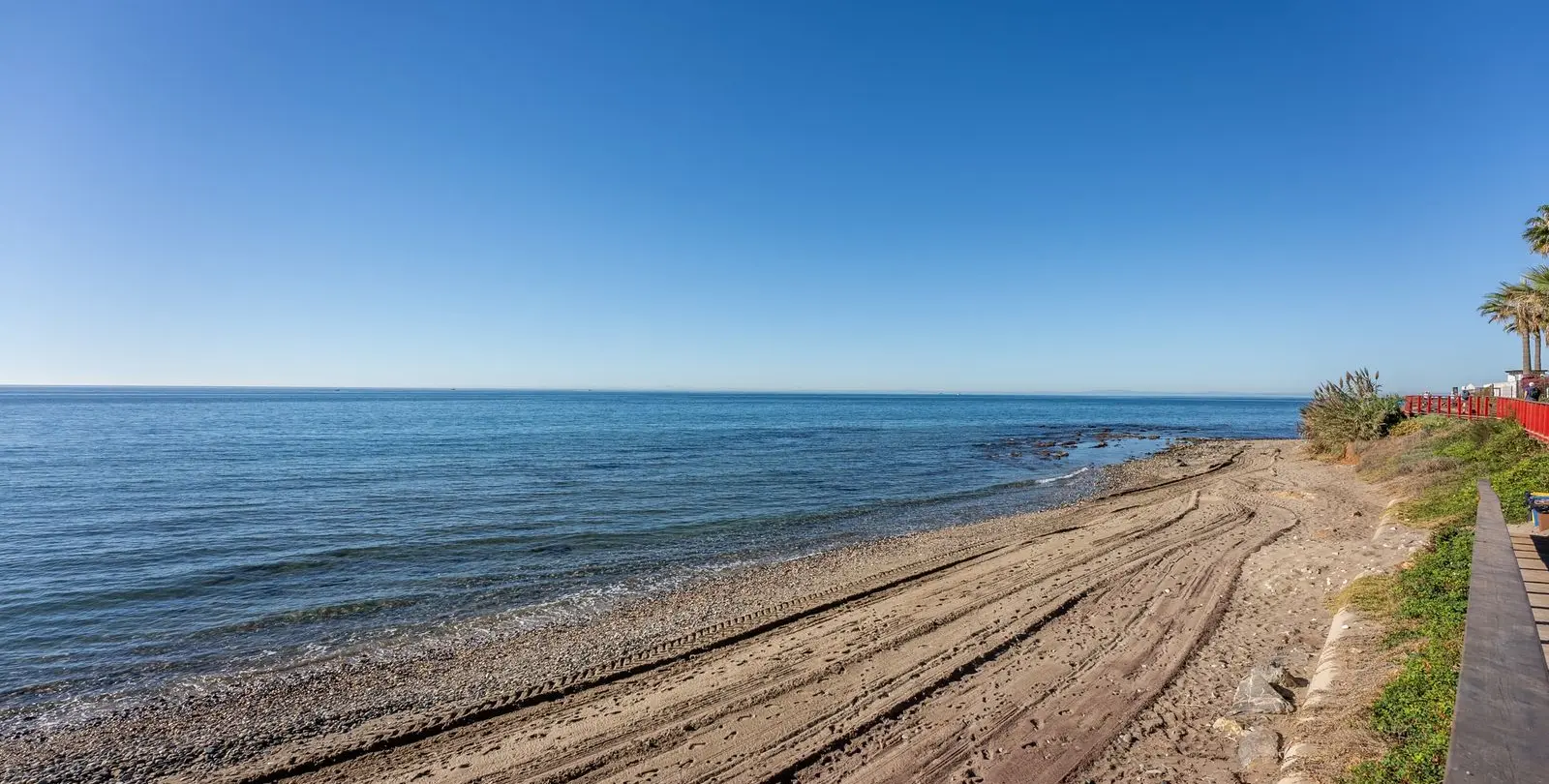 Sale of penthouse duplex in Calahonda 33