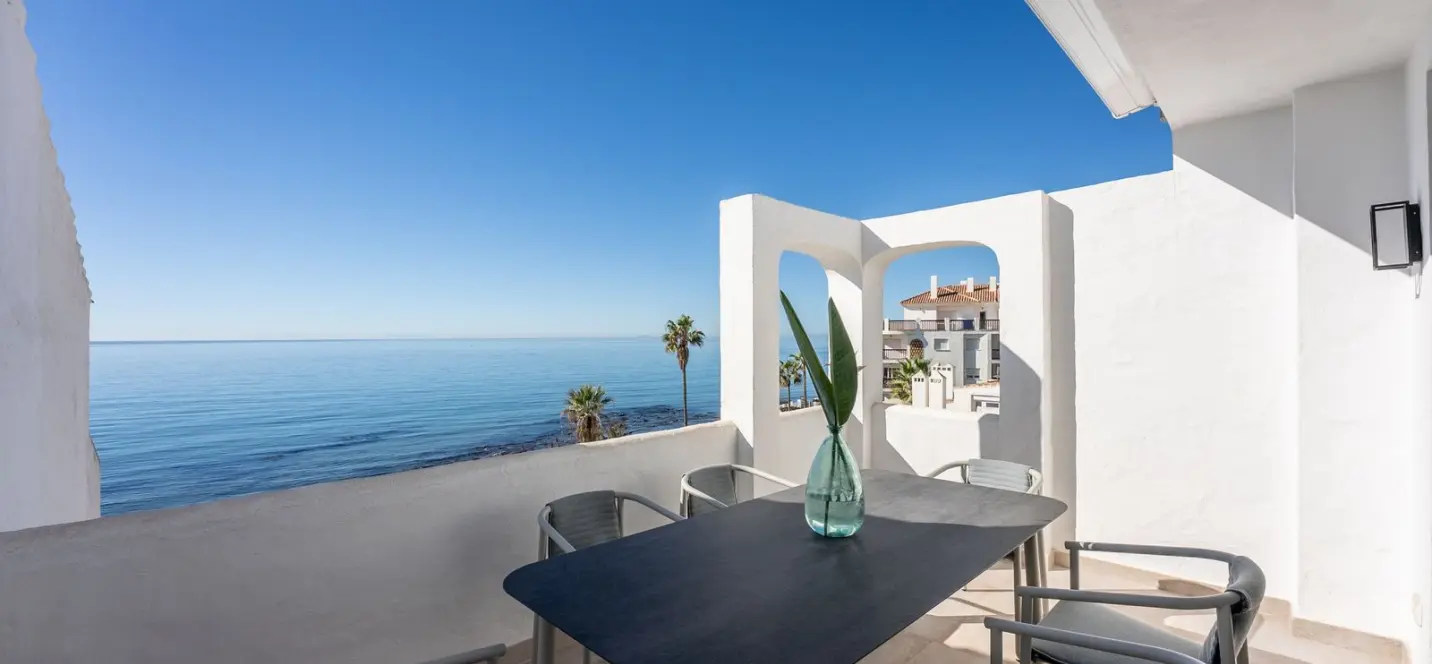 Sale of penthouse duplex in Calahonda 1