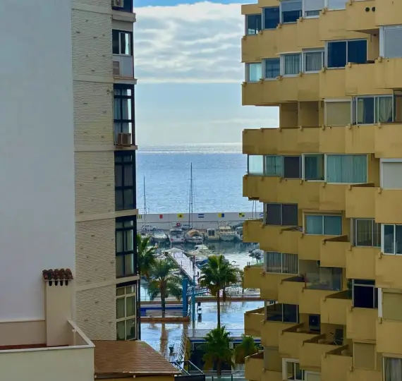 Venta de apartamento en planta media en Marbella