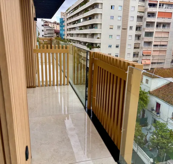 Venta de apartamento en planta media en Marbella