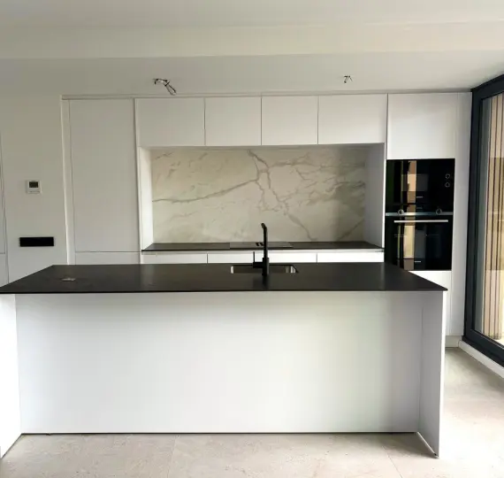 Venta de apartamento en planta media en Marbella