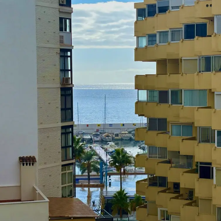 Sale of middle floor apartment in Marbella