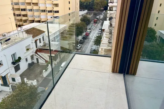Image 4 thumb