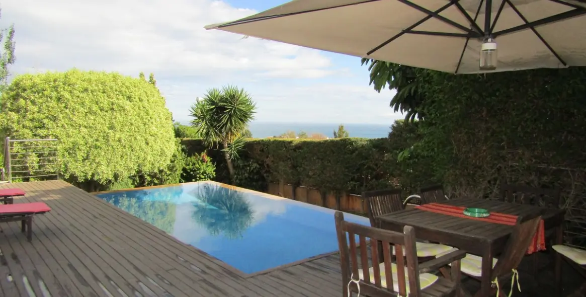 Sale of detached villa in Málaga Este 2