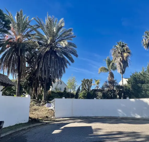 Venta de parcela residencial en Guadalmina Baja