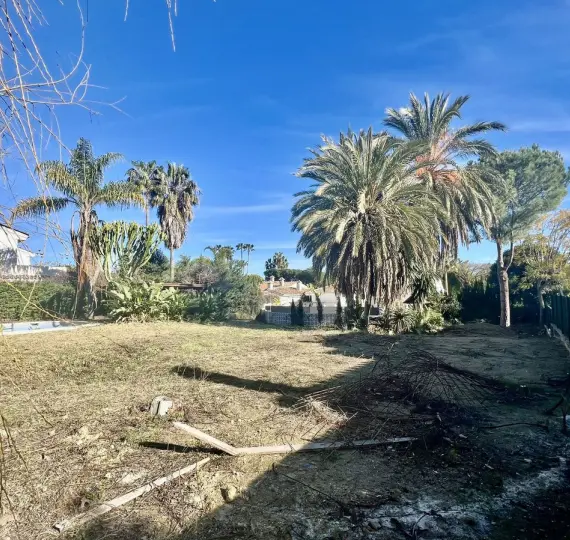 Venta de parcela residencial en Guadalmina Baja